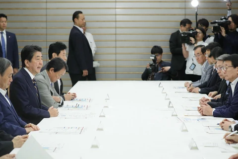 Thủ tướng Nhật Bản Shinzo Abe tại cuộc họp nội các ở Tokyo. (Ảnh: AFP/TTXVN)