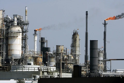 Một cơ sở lọc dầu của Mỹ ở Vịnh Galveston, bang Texas. (Ảnh: AFP/TTXVN)