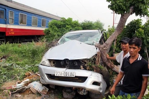 Phú Yên: Tàu hỏa tông ôtô 7 chỗ tại đường ngang dân sinh