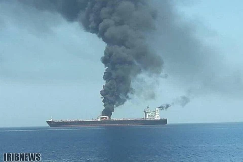 Tàu chở dầu Iran phát nổ. (Ảnh: IRIB News)