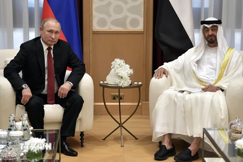 Tổng thống Nga Vladimir Putin đã có chuyến công du tới hai quốc gia Trung Đông Saudi Arabia và Các Tiểu vương quốc Arab thống nhất (UAE) từ ngày 14/10, nhằm tăng cường hợp tác trong vấn đề điều tiết thị trường dầu mỏ, đồng thời cũng nhằm thu hút, mời gọi 