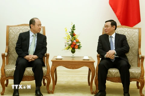 Phó Thủ tướng Vương Đình Huệ tiếp Thứ trưởng Bộ Ngoại giao Hàn Quốc Yun Kang-hyeon. (Ảnh: Nguyễn Dân/TTXVN)