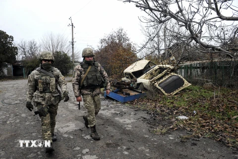 Binh sĩ Ukraine tại khu vực Shyrokyne ở miền Đông nước này. (Ảnh: AFP/ TTXVN)