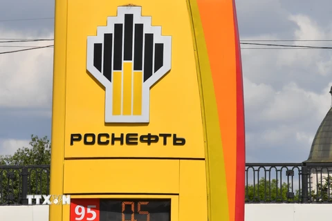 Trạm xăng của Rosneft ở thủ đô Moskva. (Ảnh: AFP/ TTXVN)