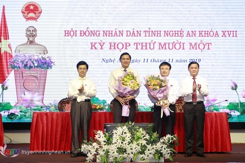 Hai đồng chí Hoàng Nghĩa Hiếu và Bùi Đình Long được bầu bổ sung giữ chức Phó Chủ tịch UBND tỉnh Nghệ An.