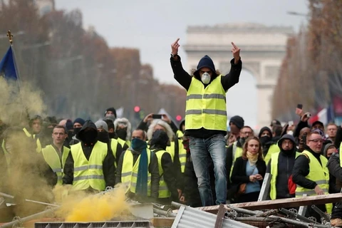 Người biểu tình theo phong trào "Áo vàng". (Ảnh: Reuters)