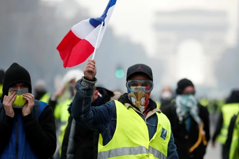 Người biểu tình thuộc phong trào "Áo vàng" tại Pháp. (Ảnh: Reuters)