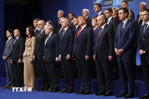 Các nhà lãnh đạo tham dự Hội nghị thượng đỉnh NATO ngày 4/12. (Ảnh: AFP/TTXVN)
