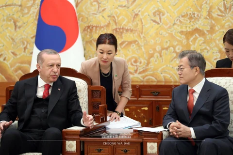 Tổng thống Hàn Quốc Moon Jae-in và người đồng cấp Thổ Nhĩ Kỳ Tayyip Erdogan. (Ảnh: Wikimedia)