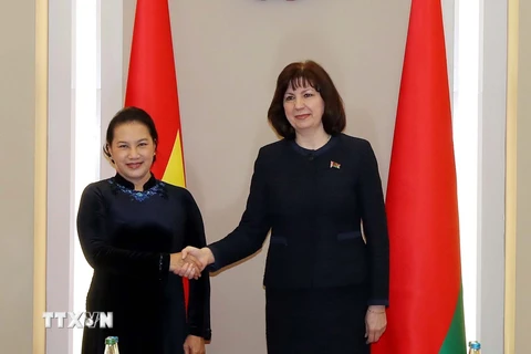 Chủ tịch Quốc hội Nguyễn Thị Kim Ngân với Chủ tịch Hội đồng Cộng hòa (Thượng viện) Belarus Natalia Kochanova. (Ảnh: Trọng Đức/TTXVN)