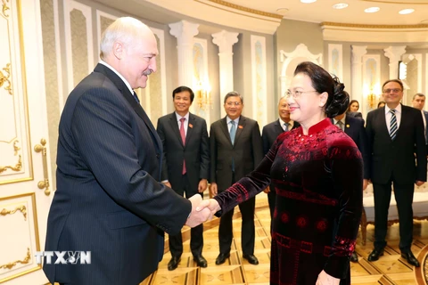 Tổng thống Alexander Lukashenko tiếp đón Chủ tịch Quốc hội Nguyễn Thị Kim Ngân. (Ảnh: Trọng Đức/TTXVN)