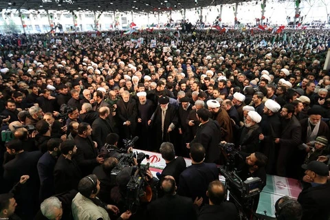 Các nhà lãnh đạo Iran tại lễ tang của Tướng Qasem Soleimani. (Ảnh: EPA)