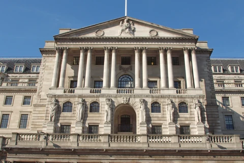 BoE cân nhắc hạ lãi suất để kích thích kinh tế. (Ảnh: Coindesk)