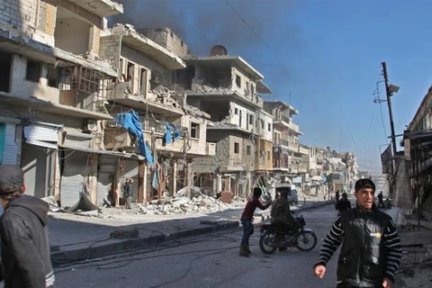 Khung cảnh sau một vụ không kích tại Idlib.