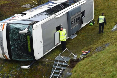 Chiếc xe buýt gặp nạn. (Ảnh: Web.de)