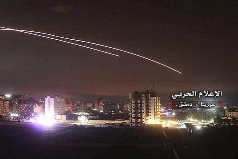 Hình ảnh phòng không Syria đánh chặn tên lửa Israel tại Damascus