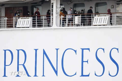 Hành khách trên du thuyền Diamond Princess. (Ảnh: AFP/TTXVN)