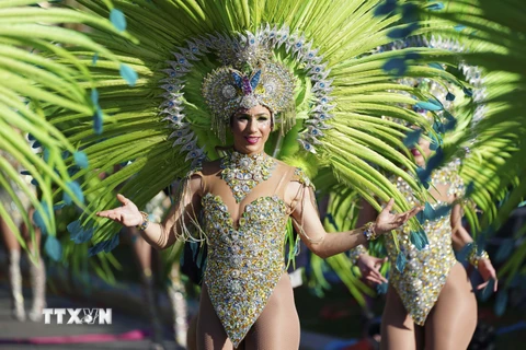 Vũ công tham gia diễu hành tại Lễ hội hóa trang Carnaval ở thành phố Nice. (Ảnh: THX/ TTXVN)