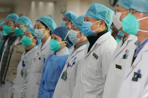 Hơn 3.000 nhân viên y tế Trung Quốc bị nhiễm COVID-19