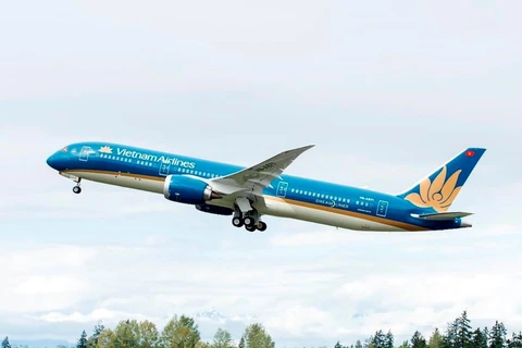 Vietnam Airlines khử trùng máy bay để phòng chống dịch bệnh