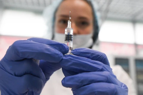 Các cường quốc trên thế giới bắt đầu thử nghiệm vắcxin ngừa virus SARS-CoV-2. (Ảnh: Moskva News Agency)