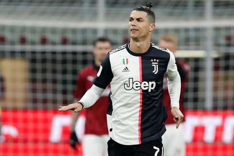 Juventus có thể bán rẻ Ronaldo do COVID-19. (Ảnh: AP)