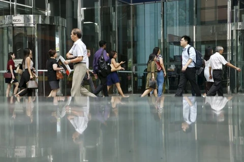 Singapore đóng cửa hầu hết công sở để phòng dịch. (Ảnh: Reuters)