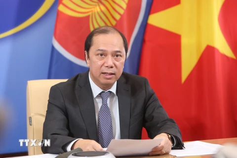 Thứ trưởng Bộ Ngoại giao Nguyễn Quốc Dũng thông báo kết quả Hội nghị Hội đồng điều phối ASEAN (ACC-25) lần thứ 25. (Ảnh: Dương Giang/TTXVN)