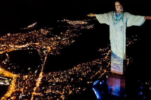 Tượng Chúa cứu thế tại Rio de Janeiro được 'đeo khẩu trang'