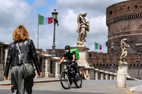 Người dân Italy dần dần quay trở lại cuộc sống bình thường