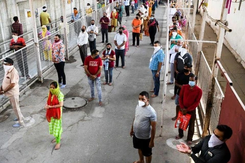 Ấn Độ tiếp tục mở cửa các địa điểm công cộng bất chấp dịch bệnh