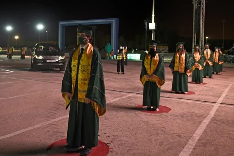 Bahrain: Trường học tổ chức lễ tốt nghiệp tại trường đua F1