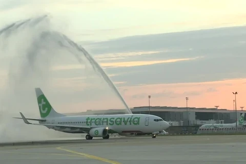 Máy bay của Transavia cất cánh từ sân bay Orly