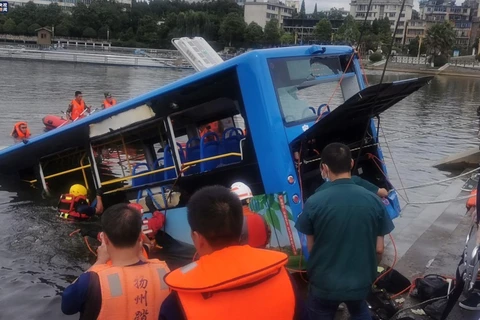 Trung Quốc: Tai nạn xe buýt kinh hoàng, hàng chục người thương vong