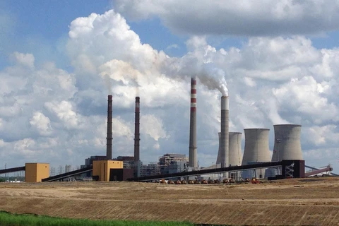 Một nhà máy nhiệt điện than ở Kentucky, Mỹ. (Ảnh: AP)