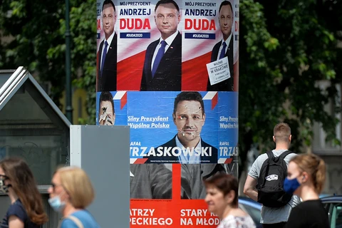 Vòng hai bầu cử tổng thống Ba Lan nhiều khả năng sẽ có kết quả sít sao. (Ảnh: AFP/Getty)