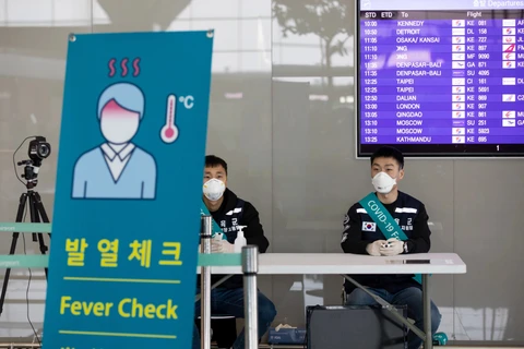 Chốt kiểm tra thân nhiệt tại sân bay Incheon. (Ảnh: Bloomberg/Getty)