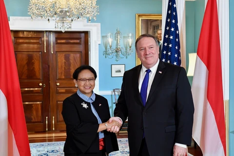 Ngoại trưởng Mỹ Mike Pompeo và người đồng cấp Indonesia Retno Marsudi trong cuộc gặp hồi năm 2018. (Ảnh: BNG Mỹ)