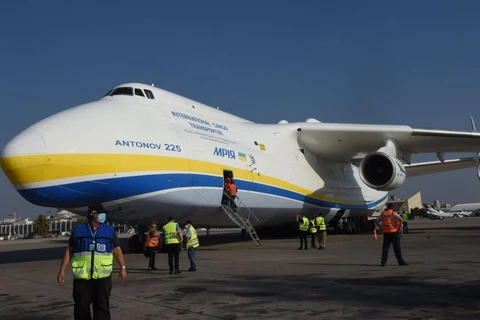 "Siêu máy bay vận tải" An-225 chở xe quân sự Mỹ tới Israel