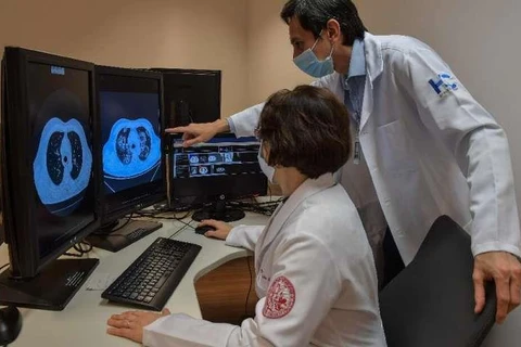 AI 'tiếp sức' cho các bác sỹ Brazil đương đầu với COVID-19