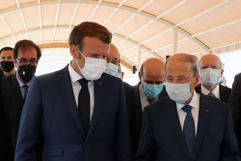 Tổng thống Macron cùng người đồng cấp Liban Michel Aoun tại Beirut. (Ảnh: Anadolu/Getty)