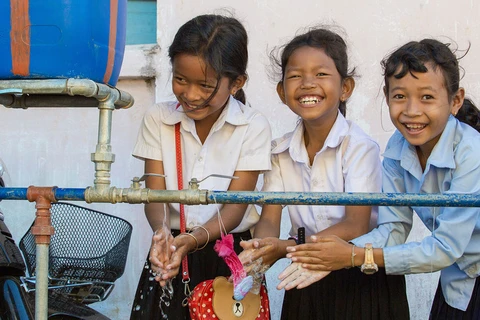 Nhiều trường học trên thế giới không có đủ điều kiện để học sinh có thể rửa tay sạch sẽ. (ẢNh: LHQ)