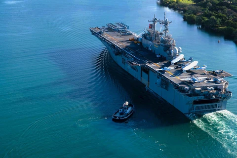 Chiến hạm USS Essex của Hải quân Mỹ tới Trân Châu Cảng để tham gia RIMPAC 2020. (Ảnh: Hải quân Mỹ)