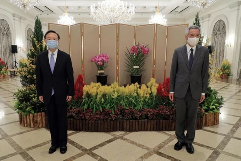 Thủ tướng Lý Hiển Long và Ủy viên Quốc vụ viện Trung Quốc Dương Khiết Trì. (Ảnh: Straits Times)