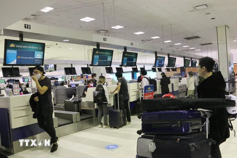 Công dân làm thủ tục tại sân bay quốc tế Sydney. (Ảnh: TTXVN)