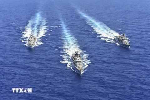 Tàu chiến Hy Lạp tập trận tại phía Đông Địa Trung Hải. (Ảnh: AFP/TTXVN)