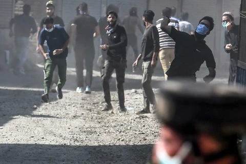 Ấn Độ: Người dân đụng độ lực lượng an ninh tại Kashmir