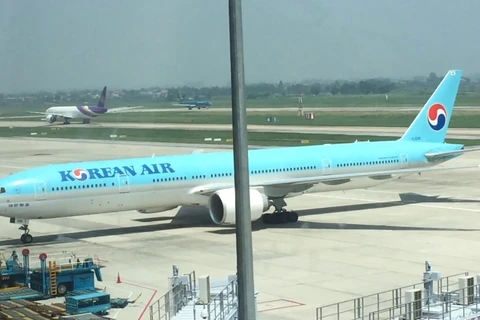 Máy bay Korean Air tại sân bay Nội Bài. (Ảnh: Youtube)