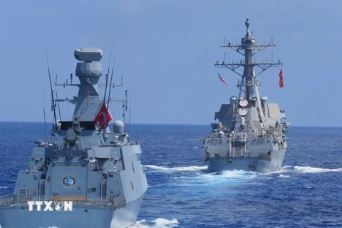 Tàu hải quân Thổ Nhĩ Kỳ tham gia cuộc tập trận ở Đông Địa Trung Hải. (Ảnh: AFP/TTXVN)