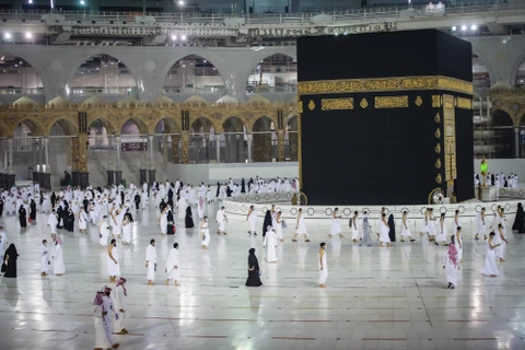 Người hành hương đến làm lễ tại thánh địa Mecca. (Ảnh: AP)